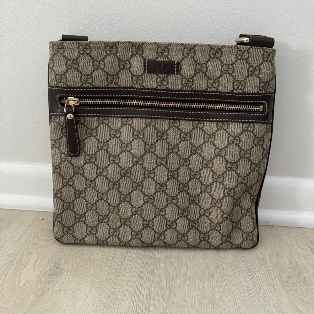 LIKE NEW Authentic Gucci Crossbody